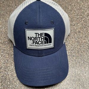 North face trucker hat NWT